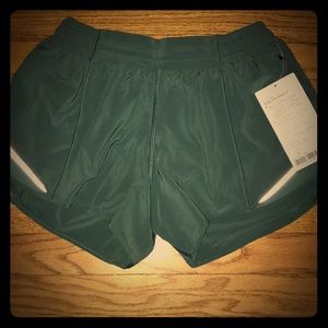 Lululemon Hotty Hot Short II 4”